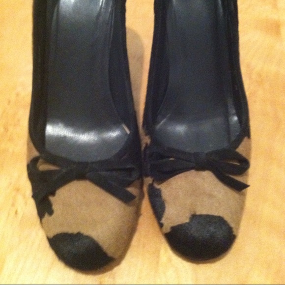 Stuart Weitzman animal print pony hair pumps. - Picture 2 of 4