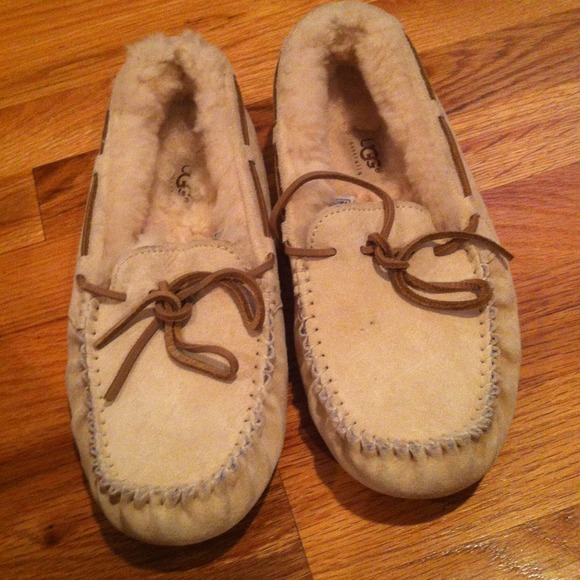 Barely used, Cream Ugg, Fuzzy Slippers :)