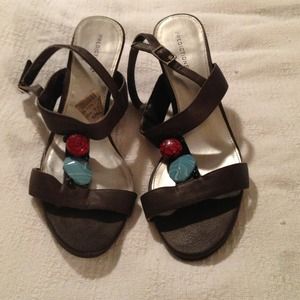 Cute Predictions Sandals Brown w/A splash of color