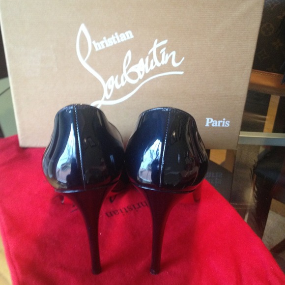SOLD Christian Louboutin Pumps - Picture 3 of 4