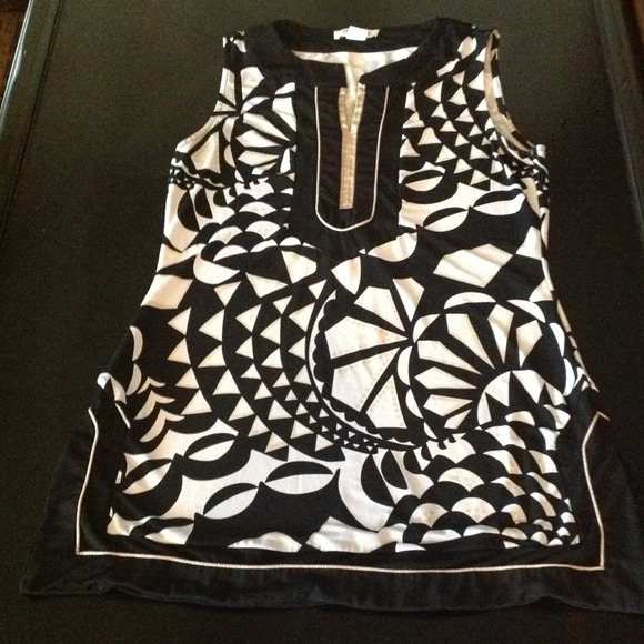 Sleeveless WHBM top!