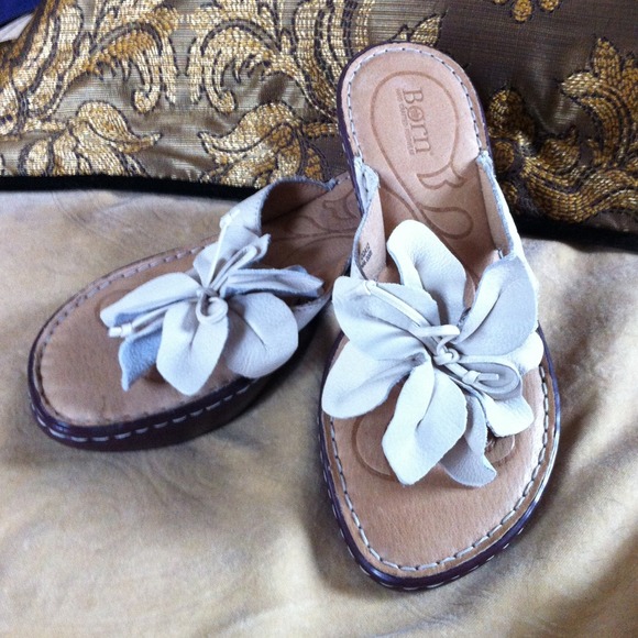 Born sandals
