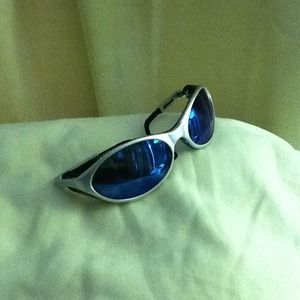 Harley sunglasses, hats and batwing blouse!!