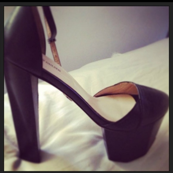 OLCAY GULSEN 7in Heel (1k retail)