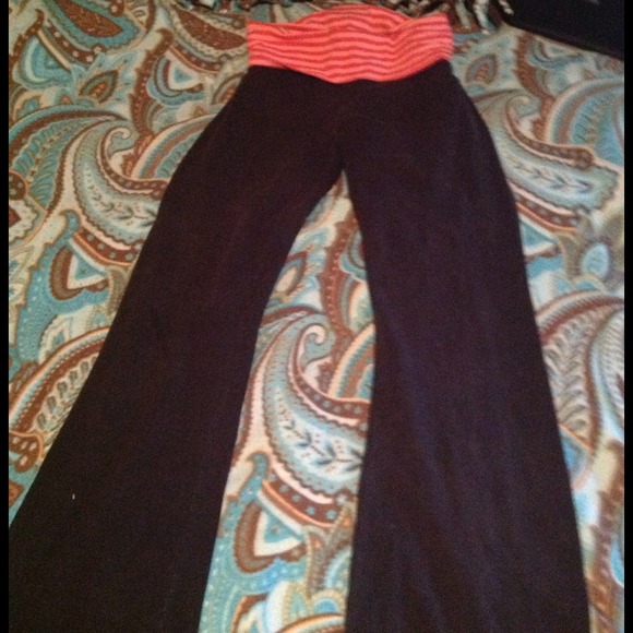 Aerie slim gym flare yoga pants.