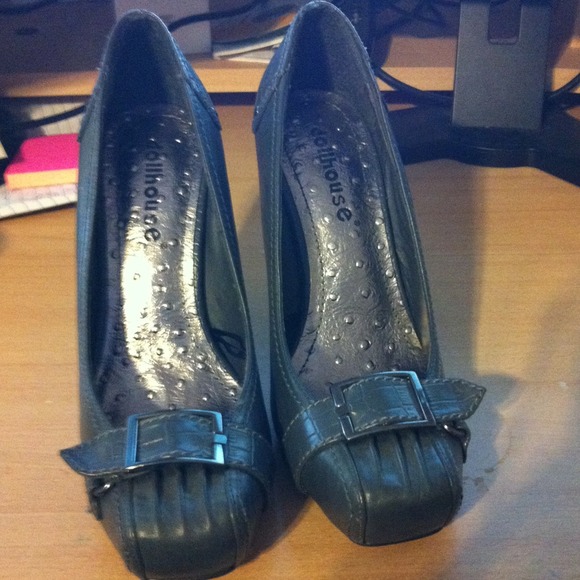 Great doll house grey heels. - Picture 2 of 3