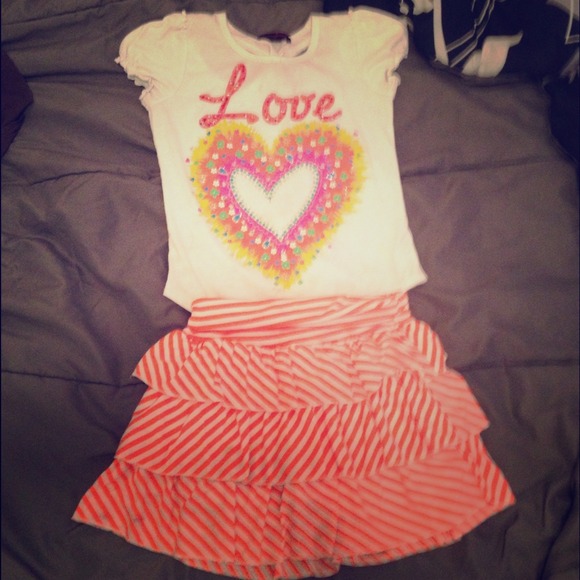 ✋Sold✋Little girl skirt & matching tee
