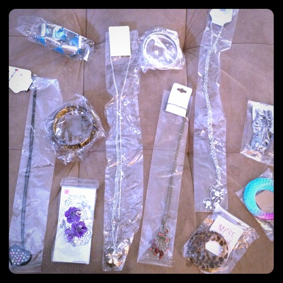 Lot of jewelry