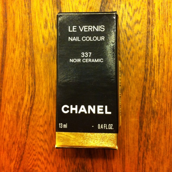 CHANEL nail polish Noir Ceramic - DISCONTINUED