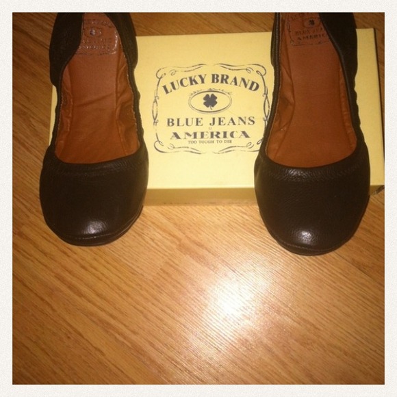 ⛔Reserved⛔Lucky brand flats 6.5