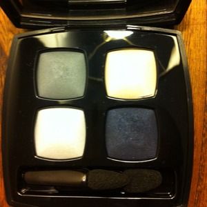 CHANEL compact blue eye shadow quad
