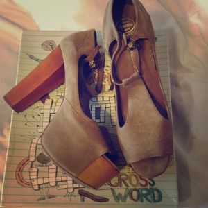 Jeffery Campbell foxy wood