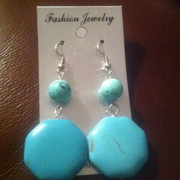 Really pretty teal dangle earrings