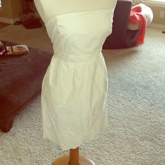 Pretty white dress🔴