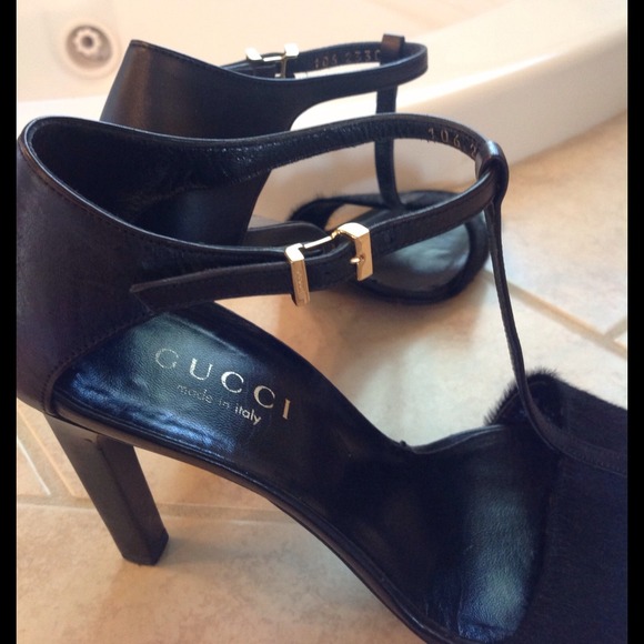 SALE❗️ Gorgeous GUCCI heels AUTH. HOSTPICK - Picture 2 of 4