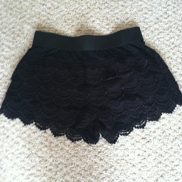•Hold• Super cute lace shorts