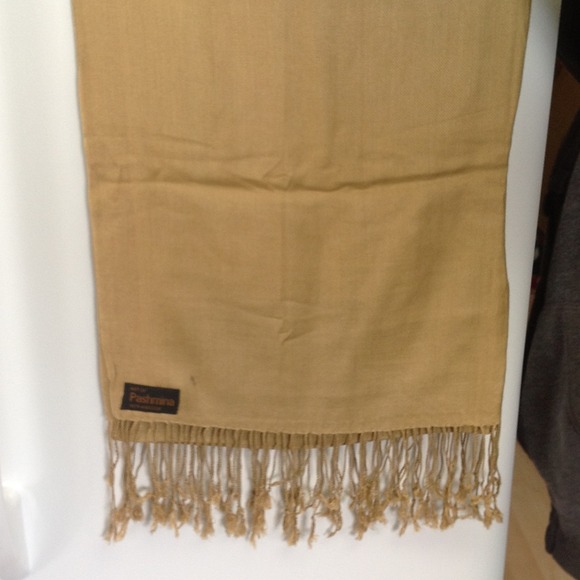 Accessories - Brand new scarf