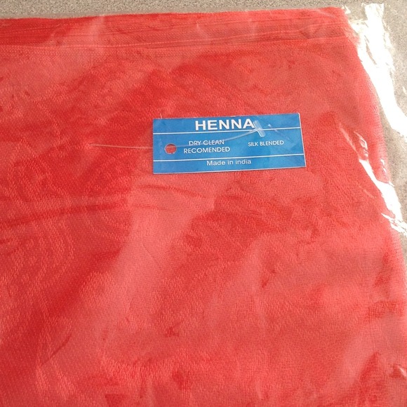 Brand new silk blended scarf - Picture 2 of 2