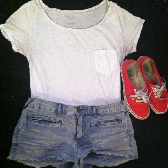 American Eagle T-shirt.