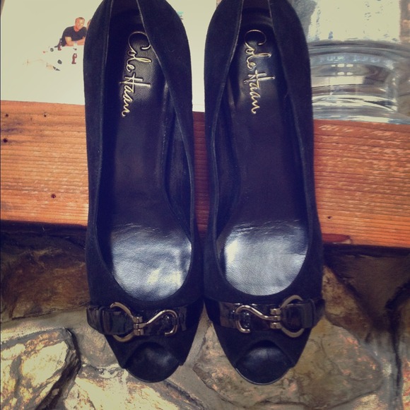 SOLD 🎯🎯🎯Classic Cole Haan Peep Toe Heel