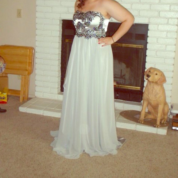 ✔REDUCED✔ Formal Gown. Size L / XL Worn Once