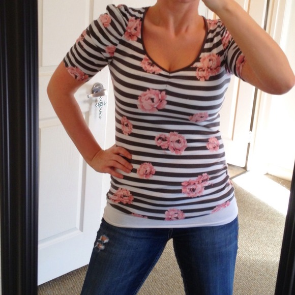 🎉SOLD🎉 Pink flower gray stripped shirt
