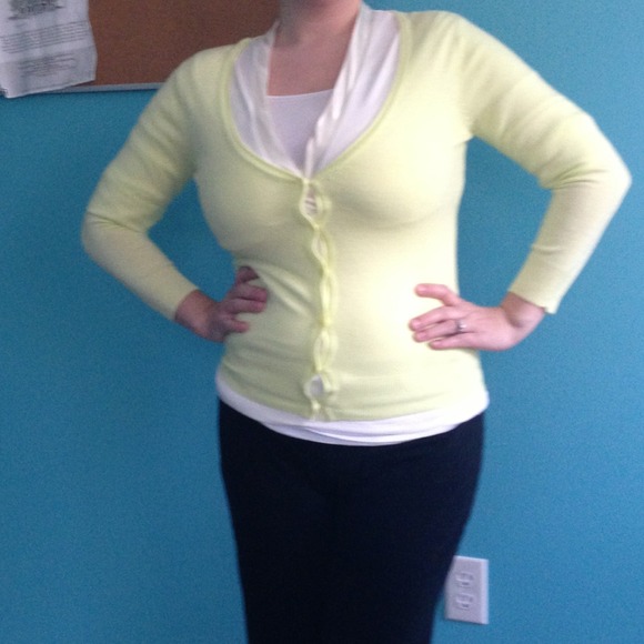 *** Gorgeous New York & Co Bright yellow Cardigan*
