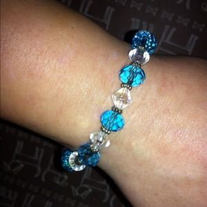 Fun and Beautiful Blue Stretch Bracelet!!