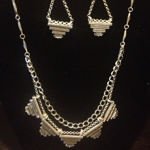 SALE ❤ Gold tone Necklace & Earrings..❤NWOT❤ - Picture 4 of 4