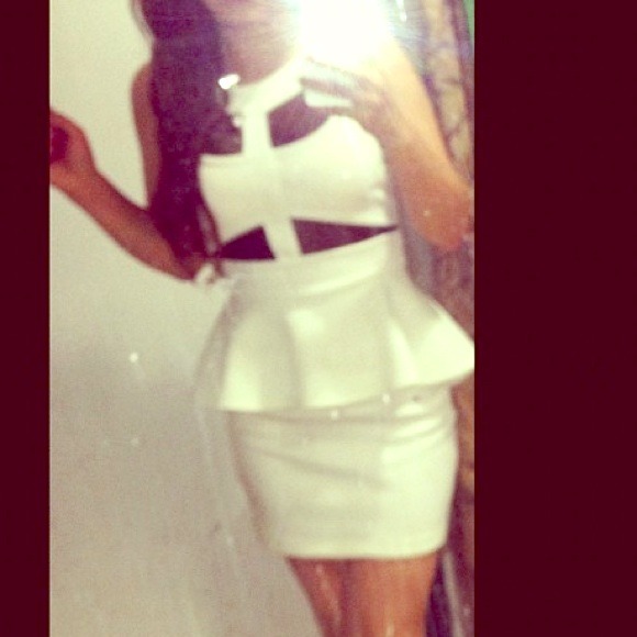 **❌SOLD❌ Cream peplum dress (-;