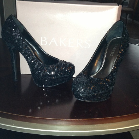 Black Sparkly Pumps!