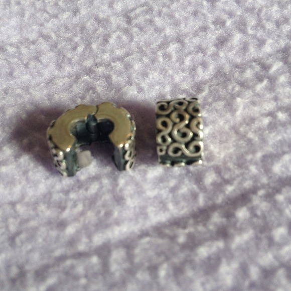Pandora clasp bead