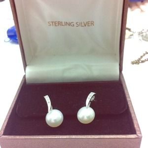 RESERVED. Pearl earrings.Brand new. Shiny crystal