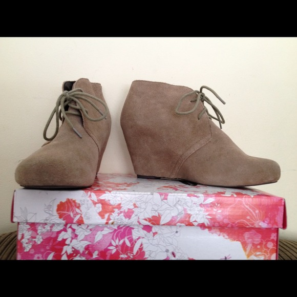 Dolce vita suede wedges