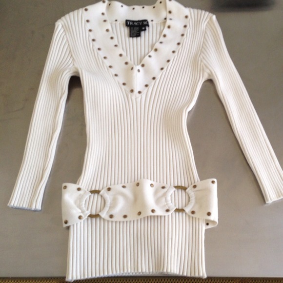 Super comfy belted stretch top. - Picture 1 of 1