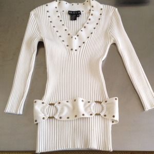 Super comfy belted stretch top.