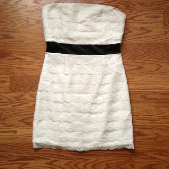 Fitted Cream Lace Dress