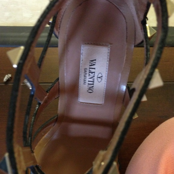 ❌SOLD❌💯AUTHENTIC Valentino Rockstud Wedge - Picture 2 of 4