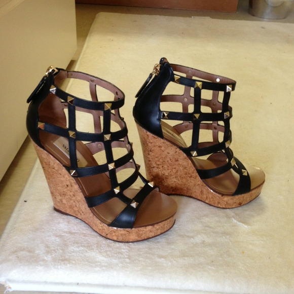 ❌SOLD❌💯AUTHENTIC Valentino Rockstud Wedge - Picture 3 of 4