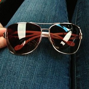 Jessica Simpson sun glasses