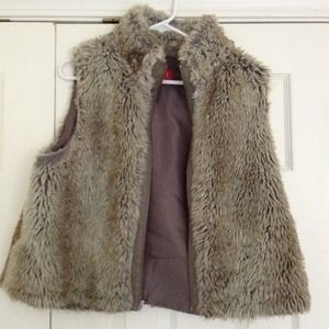 ELLE zippered faux fur vest