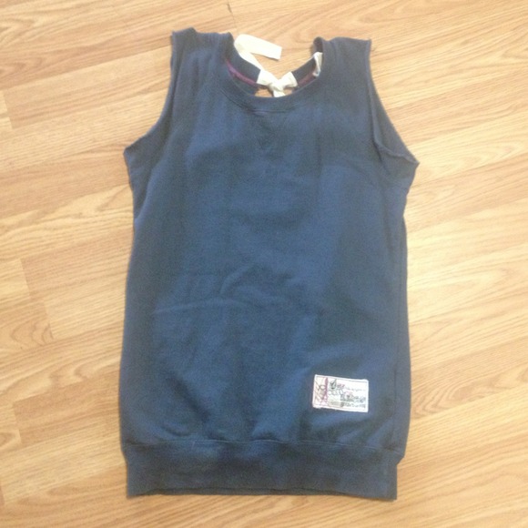 Volcom sleeveless sweatshirt