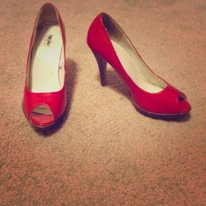 Red Mossimo pumps