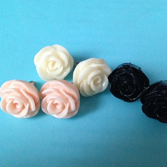 Flower Stud Earrings - Picture 2 of 3