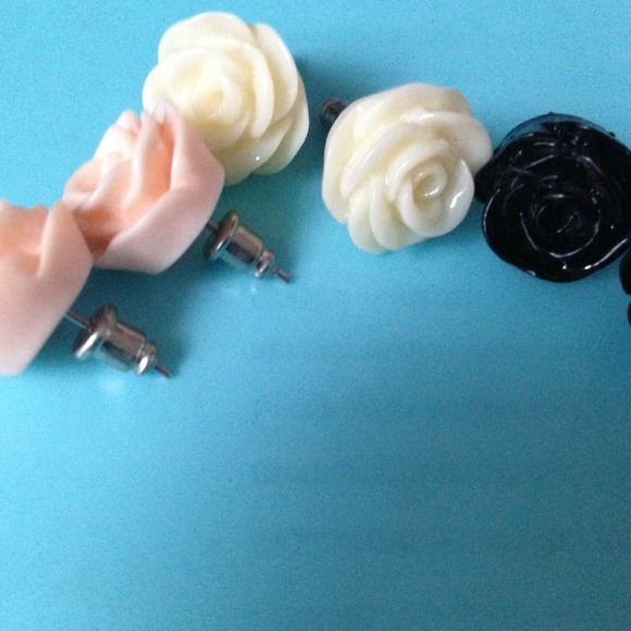 Flower Stud Earrings - Picture 3 of 3