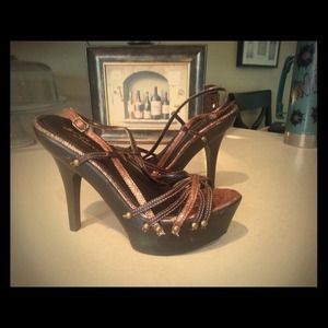 Worn once! Beautiful Dark Brown & crackled heels.