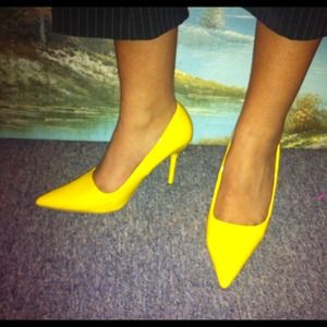 Shoe and wallet bundle for mpeavy. 🌺🌺🌺🌺🌺🌺