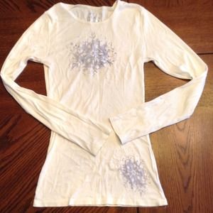 ⭐️Sold in Bundle Old Navy  snowflake shirt⭐️