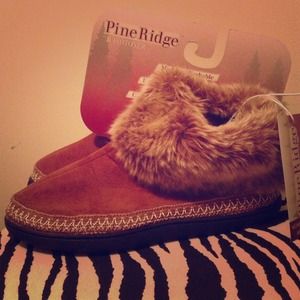 ISOTONER SLIPPER BOOT!! NEW!!