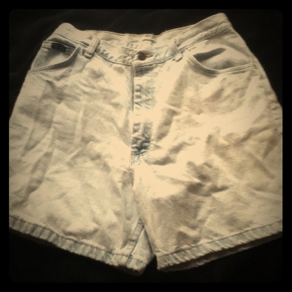 💵REDUCED💵Vintage high wasted light jean shorts